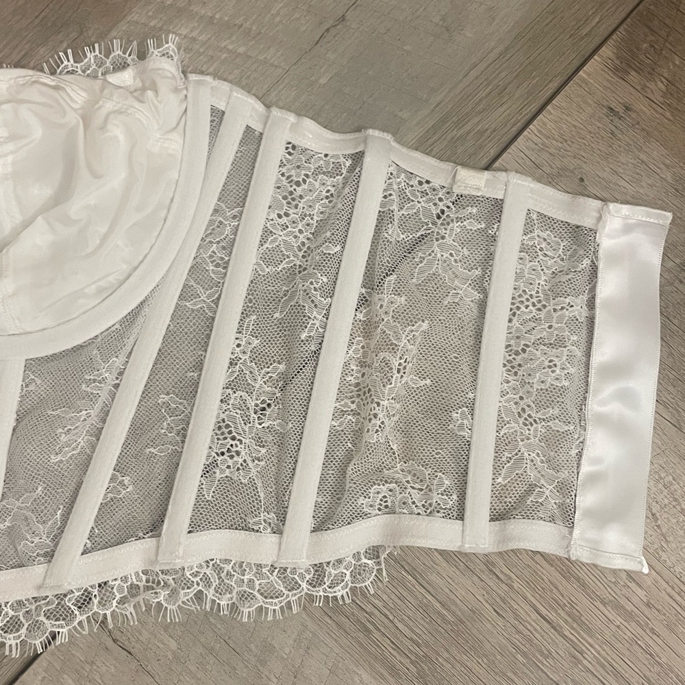 Victoria's Secret Lace Corset - Picture 10 of 12